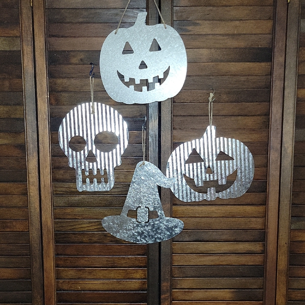 Metallic Halloween Wall Decor Set